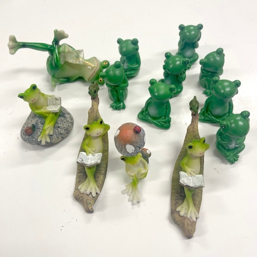 13 Funny Frogs Model Making Garden Decor Crafts NEW CF5 - Picture 1 of 6